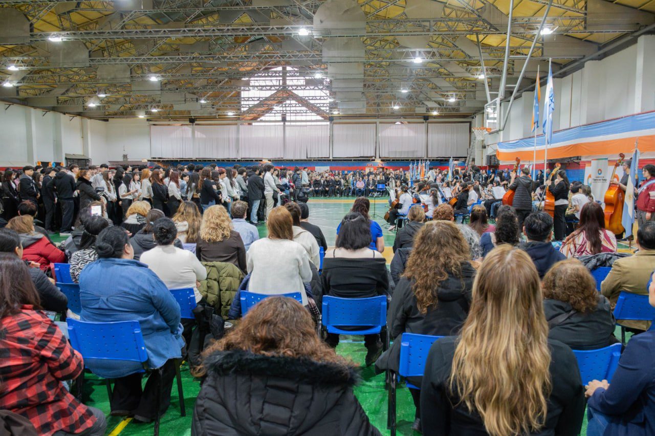 Alumnos de  los últimos años prometieron lealtad a la Constitución