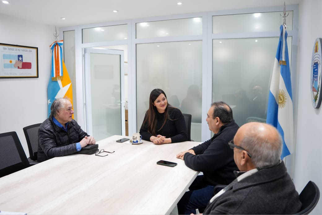 Zamora recibió a ex trabajadores de YPF