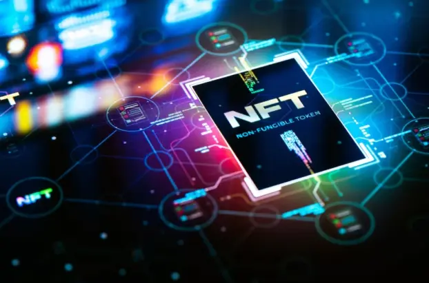 Pantalla con la sigla NFT sobre una interfaz digital conectada en red