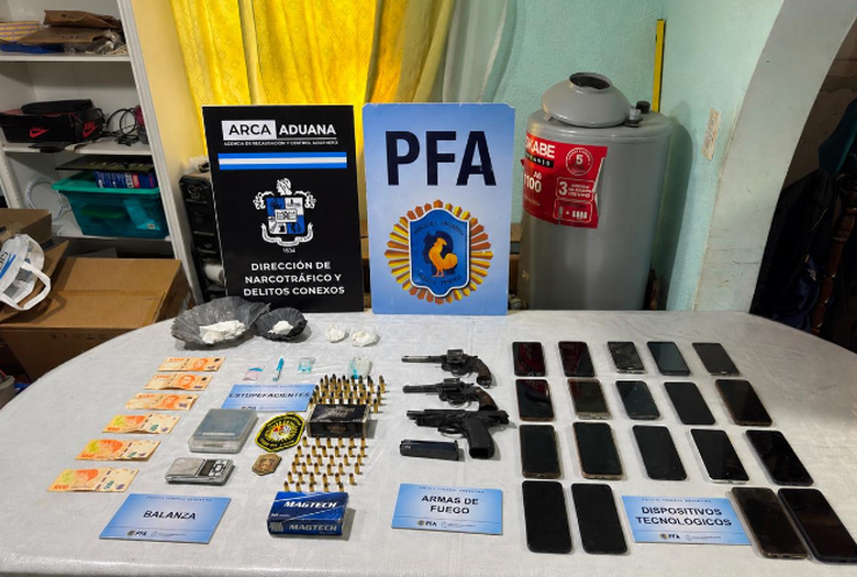 La Policía Federal secuestró estupefacientes y armas, en dos allanamientos en Río Grande